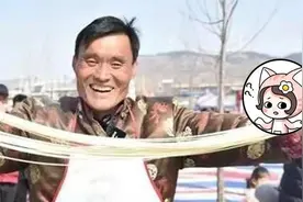 坚守15年的拉面哥，“死”于自媒体图片