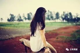 美女同学再也不用摆摊卖菜了，多亏了这个微信小程序商城图片