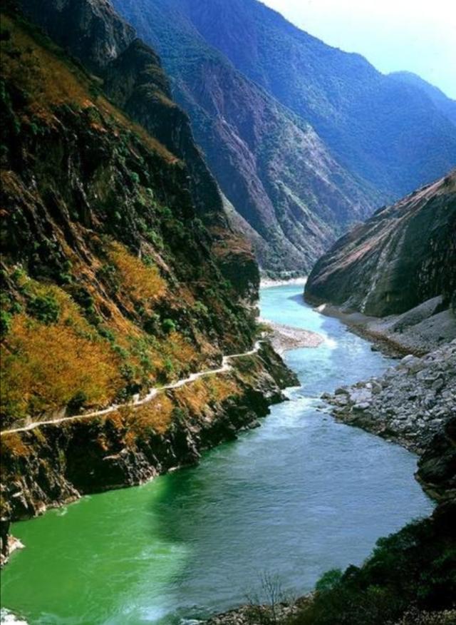 长江,是世界上最长的国内河流,它只属于我们中国.