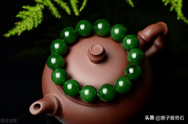 新疆奇石玉石一览，其中一块奇石以克价110万成交