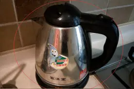 4岁男孩被开水烫伤，姐姐的做法堪比教科书，连医生都竖起大拇指图片