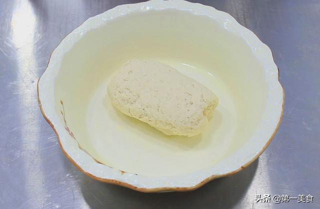 2个鸡蛋1碗面，快速做发面饼，一拉一卷柔软有层次，面饼不发硬
