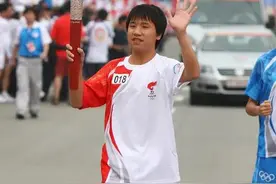 汶川救人男孩被捕入狱，江西夺刀少年功成名就：同样是英雄，为何走歧路？图片
