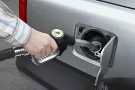 汽车“半箱油”和“满箱油”有差吗？哪个更合适？了解后就笑了图片