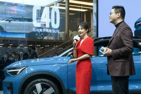 广州车展最美的明星在沃尔沃展台 沃尔沃S60和奔驰C级知道选谁了吧图片