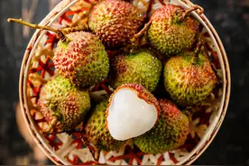 原来荔枝能久放，学会正确保存方法，放30天仍新鲜，香甜多汁图片