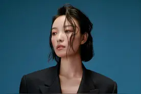女人过了45岁尽量别留长发、烫卷发！推荐这5种发型，真洋气图片