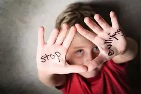 女儿在校被男同学扇耳光，爸爸竟这样做，网友：能动手尽量别吵吵图片