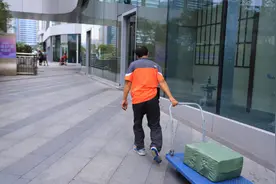 快递小哥5年赚260万，买了房子和大奔，他的成功让人无话可说图片