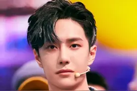 王一博抖肩舞再次火出圈，热度高达800w，不和谐评论太多了图片