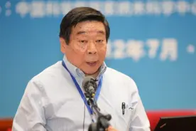 拿着美国籍，居然还说任正非太高调，网友：敢不敢辞去美国籍？图片