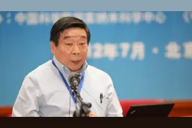 拿着美国籍，居然还说任正非太高调，网友：敢不敢辞去美国籍？图片