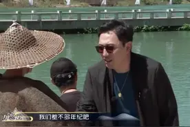 主持人华少发福显老态？被55岁大爷当作同龄人，一旁的张绍刚直乐图片