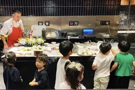 看到黄晓明杨颖儿子幼儿园同学，网友：这就是差距，赢在起跑线上图片