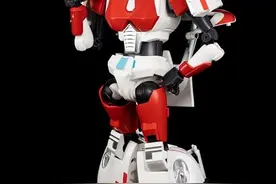 Fans hobby MB-12 Athena 和 G1 变形金刚少年头领战士烈火的对比图片
