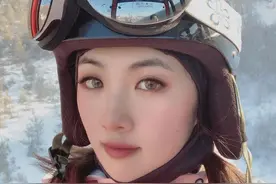 被任正非小女儿美到了！长相甜美身材窈窕，穿彩虹裙比女星还耀眼图片