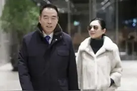 陈红和陈凯歌同框 搭配貂皮大衣走“贵妇”范 差16岁的爱情图片