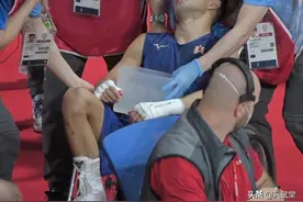 日本奥运拳击手被打到坐轮椅，去吸氧自称快死了，裁判却认定获胜图片