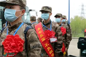 来啦！首批春季入伍新兵进军营图片