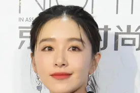 阚清子的裙装穿搭，既显成熟干练，也可端庄大气！图片