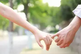 “有男人愿意养我了”31岁妻子直播后性情大变，苦苦哀求丈夫离婚图片