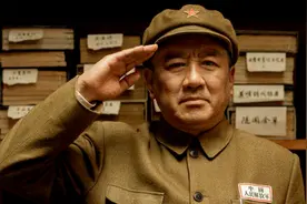 央视“抗美援朝”大剧热播，勾起了我对4位彭德怀扮演者的回忆图片