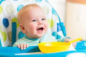 8到12个月孩子，家长观察孩子六方面表现，如缺少可能是发育迟缓图片