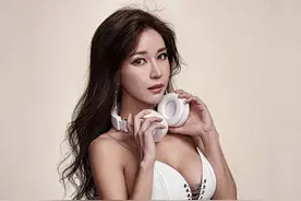 37岁美女DJ燃爆全场，而网友竟都在馋她的身子图片