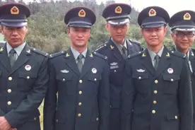 身高1米五，却是真正特种兵，两次出演战狼，身份背景很强大图片