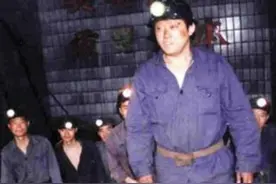 2002年，四川一矿工在矿难中勇救63名工友，后来他怎样了？图片