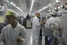 夜班对人体伤害大，为何工厂还让工人上？主要有4个原因图片