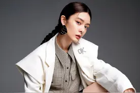傅菁最新高清大片曝光，皮裤配球鞋西装搭白长袜全新演绎混搭风格图片