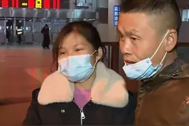 四川男子光棍51年，意外得知有个26岁的女儿，父女见面五味杂陈图片