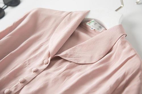 家里有真丝衣服怎么洗？用一种家家有的清洁剂，柔顺不起皱