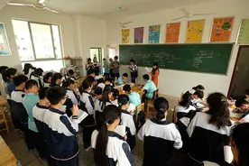 岳阳市第十六中学梅开二度花更艳图片