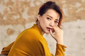 真正见过世面的女人，拍照时都不会比剪刀手，看董卿刘涛就知道了图片