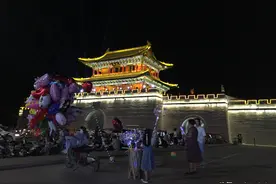 「小城故事多，充满喜和乐，欢迎你到小城来！」#古城夜色#图片
