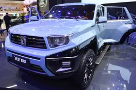 长城推新车，或名叫坦克600，溜背式车顶外挂备胎，比坦克300动感图片