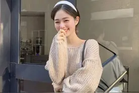 还在穿一身黑吗？这6套秋冬保暖穿搭，太撩人图片