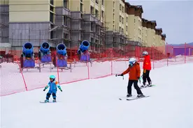 北京周边滑雪好去处，张家口崇礼这个滑雪场，3岁小朋友也来滑雪图片