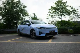 抢鲜试驾小鹏P5 全球首款搭载激光雷达量产智能车图片