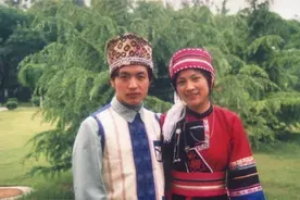 顾城杀妻后，儿子木耳被姑姑带去国外抚养，家里不允许他学习中文图片