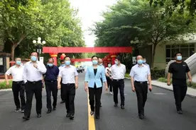儿子被举报“高考移民”后，衡水中学校长郗会锁首次露面接待领导调研图片