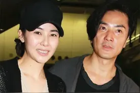 郑伊健夫妇情侣装参加派对，古巨基携妻现身，妻子52岁生娃恢复好图片