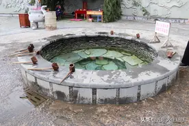 云南墨江双胞井，饮井水，生双胞图片