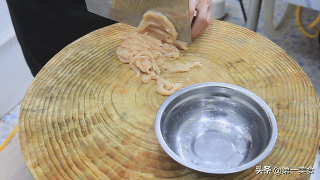 鸡胸肉这样做超好吃，荤素搭配，营养美味，做法也特别简单