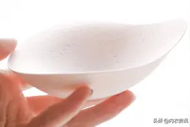 女生买文胸，要了解自己的胸部适合什么样厚度的杯罩图片