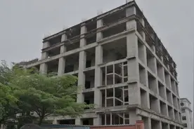 钦州这两栋烂尾楼地块即将拍卖，会不会再次流拍？图片