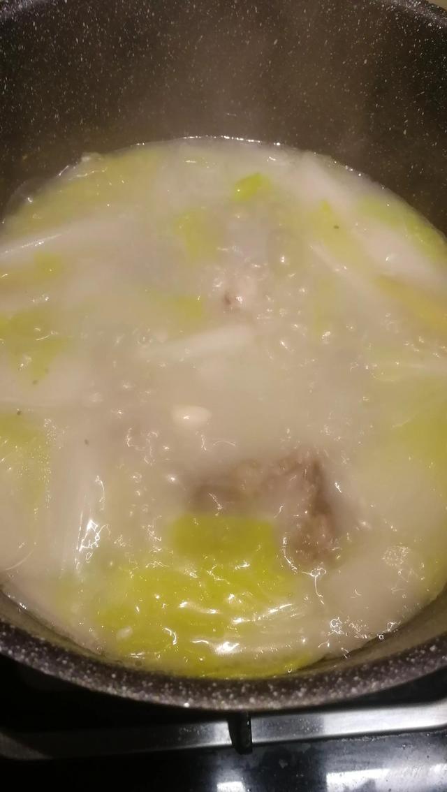 新鲜鱼鳔排骨炖汤的做法 2025年新鲜鱼鳔排骨炖汤的做法窍门