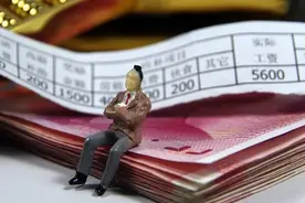 公司因20号发工资被员工告上法庭，赔付5.4万元图片